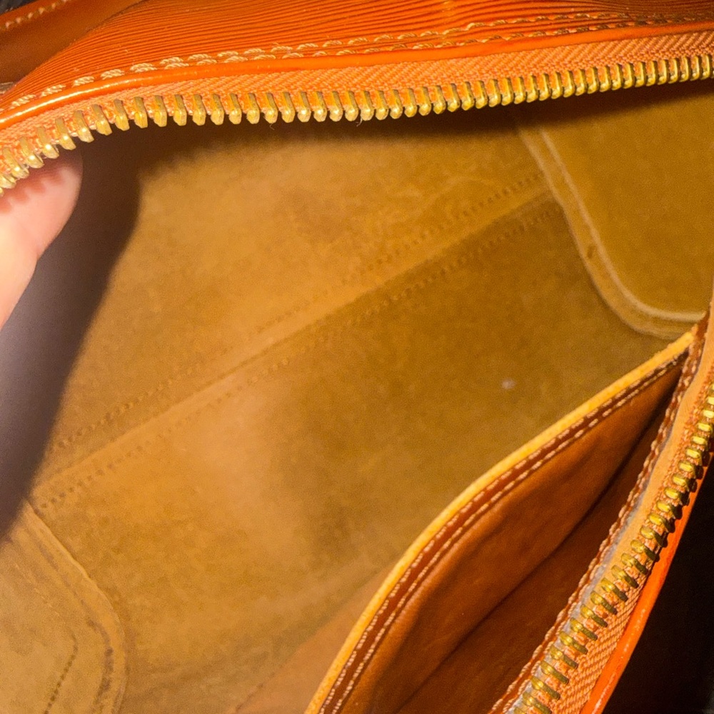Louis Vuitton Speedy 25 Epi Leather in Kenyan Fawn - Picture 8 of 10